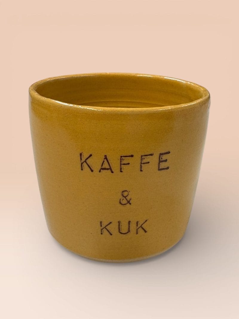 Kaffe og kuk_gul Kaffekopp fra The Clay Lab - Kaffe & Kuk