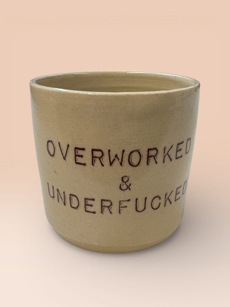Kaffekopp fra The Clay Lab - Overworked & Underfucked
