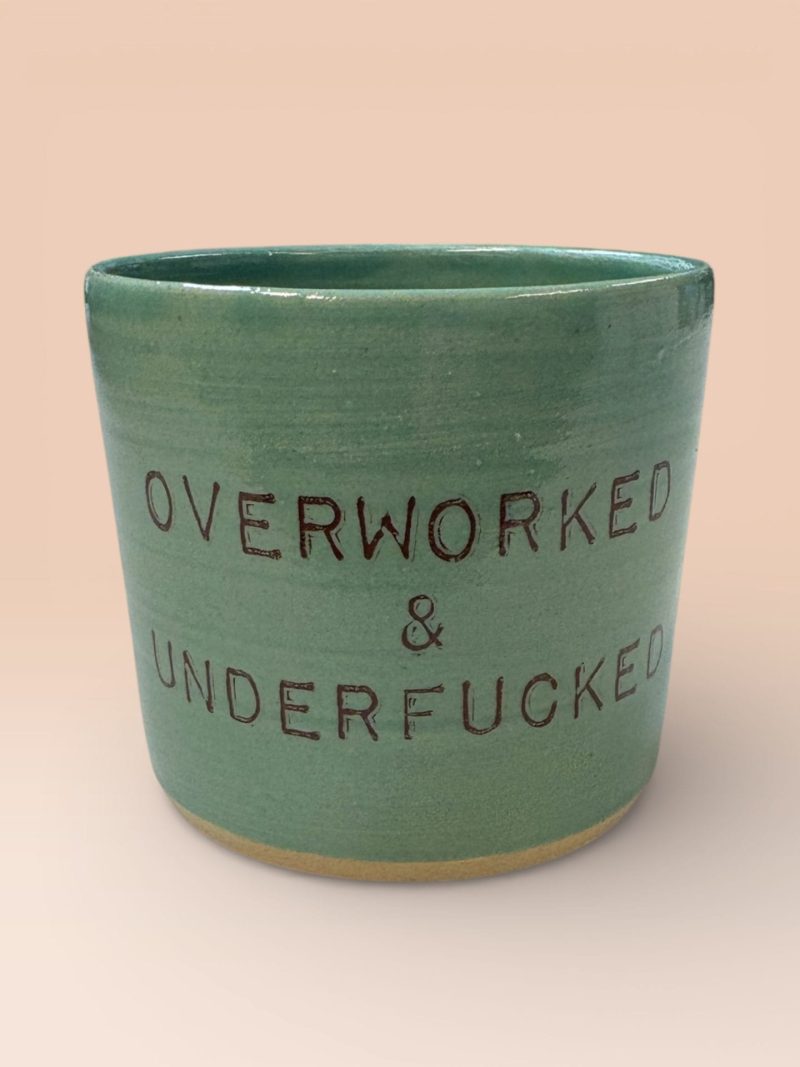 Kaffekopp fra The Clay Lab - Overworked & Underfucked