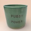 Pussy power_grønn Kaffekopp fra The Clay Lab - Pussy Power